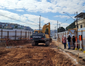 Obras de despoluição do rio Paraibuna avançam, e trânsito na Avenida Brasil terá alterações