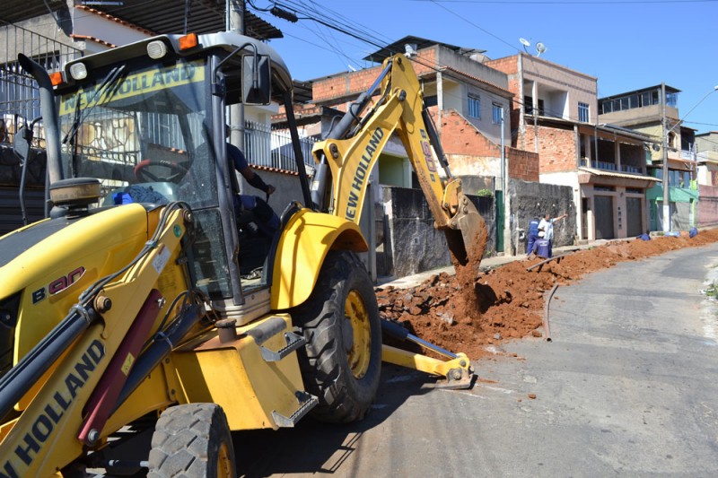 Bairro Furtado de Menezes - Cesama substitui mais cem metros de redes de água na Rua Tupinambás